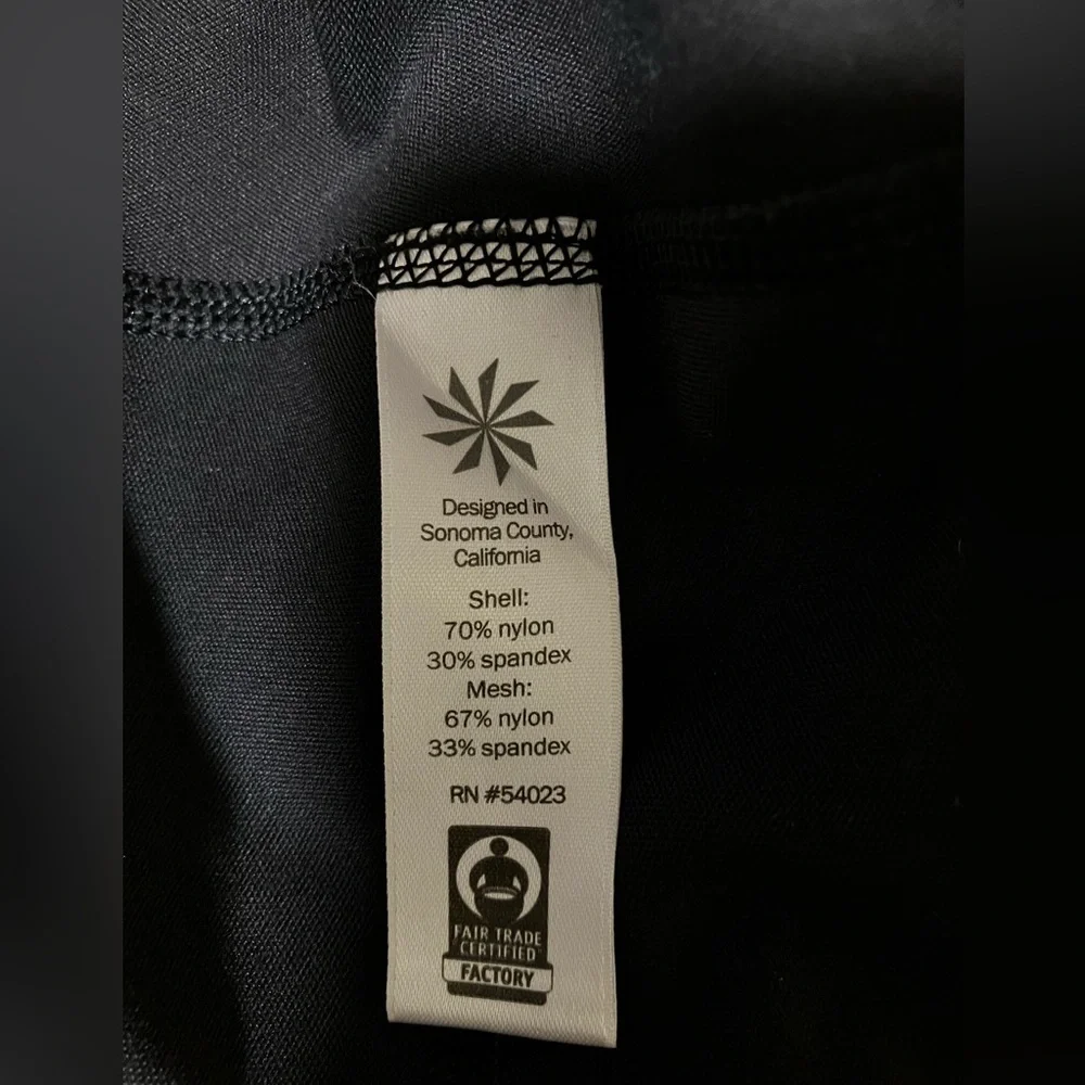 Athleta Women's Black Stealth Trucool Capri Leggings Size M - Picture 5 of 6